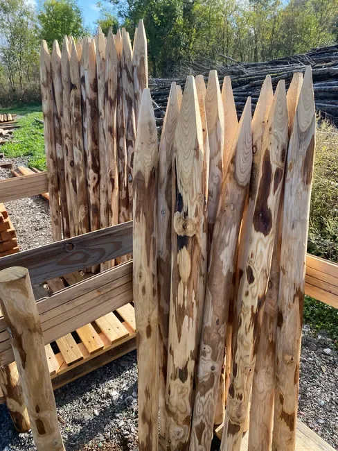 Piquets ronds en châtaignier 1,75 m – Lot de 20